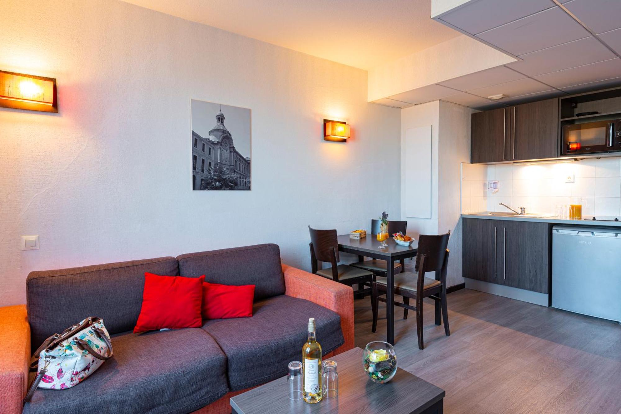 Comfort Aparthotel Nimes Centre Exterior foto