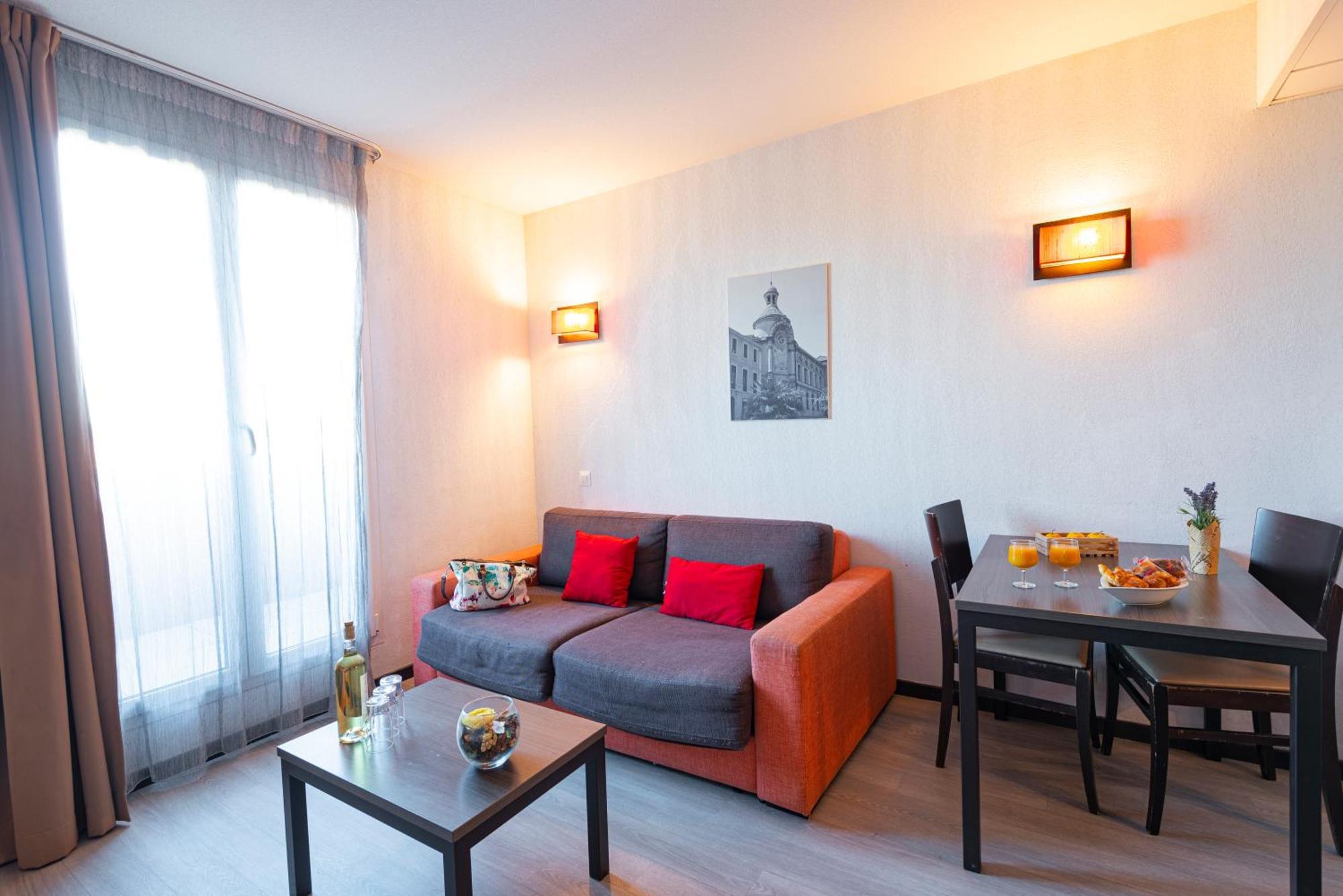 Comfort Aparthotel Nimes Centre Exterior foto